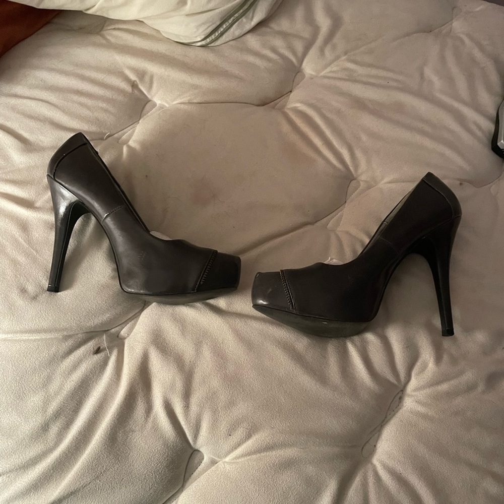Sexy dark grey Mandee’s pumps